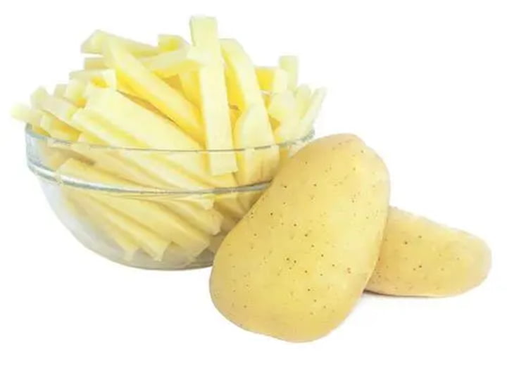 制作薯片的土豆条