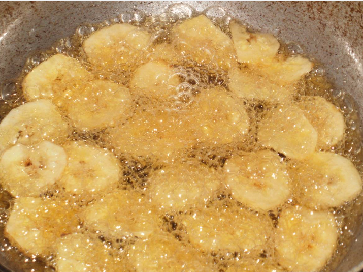 Frying banana chips